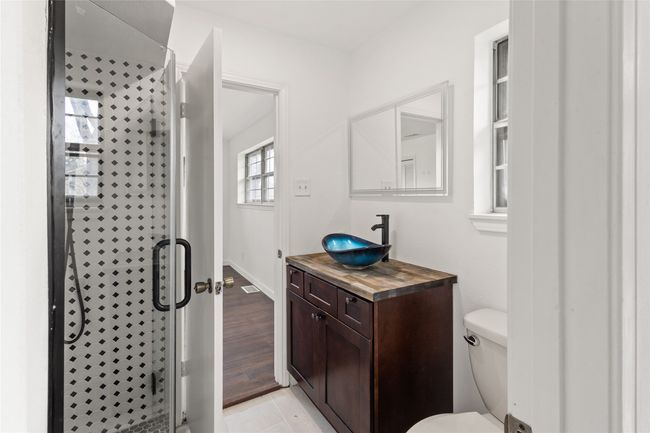 5726 Enchanted Ln, House other with 4 bedrooms, 2 bathrooms and null parking in Dallas TX | Image 17