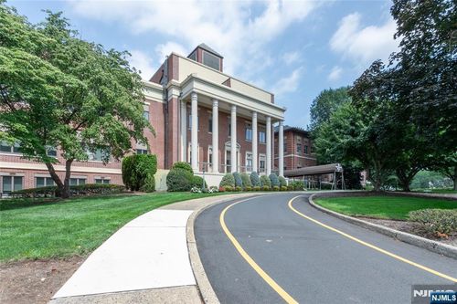 27 W Clinton Ave, Tenafly, NJ, 07670-2051 | Card Image