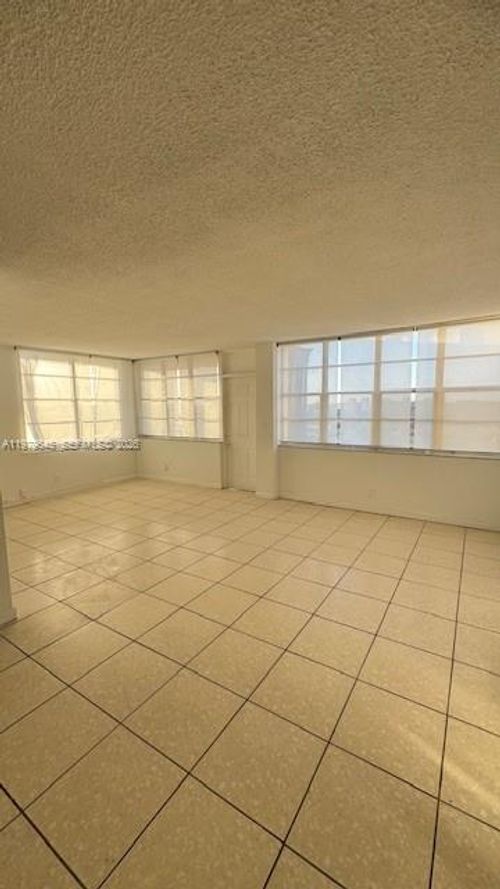apt-616-2025 164th St, North Miami Beach, FL, 33162-4160 | Card Image