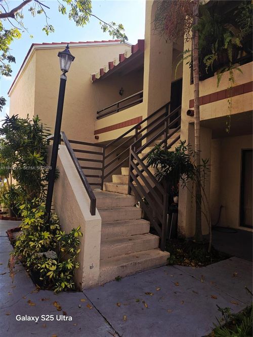 6-20130 Ne 3rd Ct, Miami, FL, 33179 | Card Image