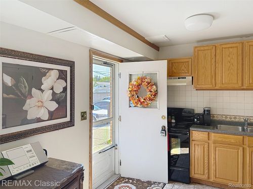43-8254 Huntington St, Westland, MI, 48185-1644 | Card Image