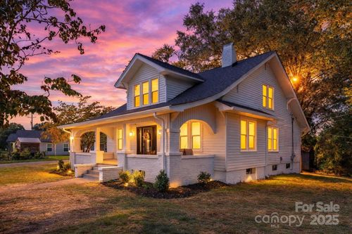 1590 S Center St, Hickory, NC, 28602-5220 | Card Image