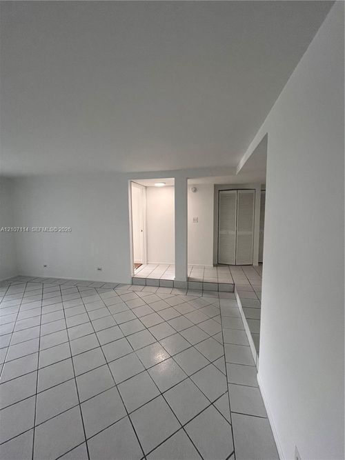 1q-3650 Inverrary Dr, LAUDERHILL, FL, 33319-5933 | Card Image