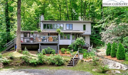 424 Clubhouse Dr, Banner Elk, NC, 28604-9975 | Card Image