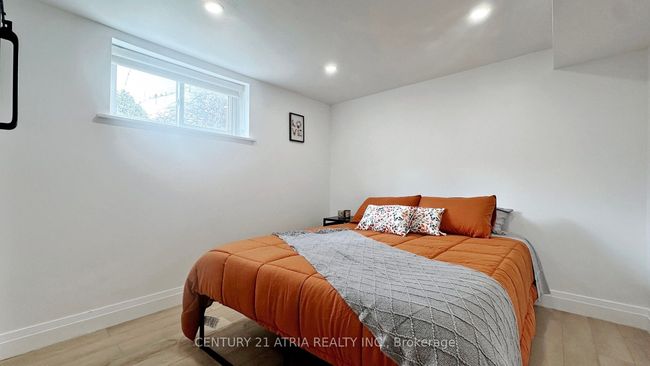 24 Collins Cres, House other with 5 bedrooms, 3 bathrooms and 6 parking in Aurora ON | Image 31