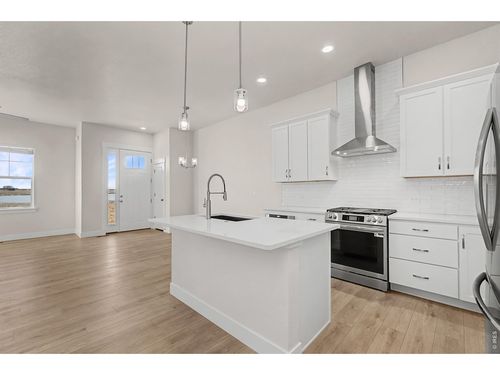 4216 Trapper Lake Dr, Loveland, CO, 80538-7385 | Card Image