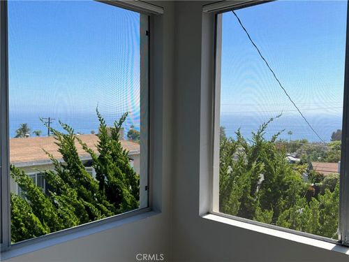 31501 Burnside Pl, Laguna Beach, CA, 92651-8211 | Card Image