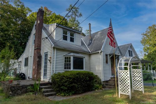 8 Crescent Hill Dr, Cortlandt Mnr, NY, 10567-1206 | Card Image