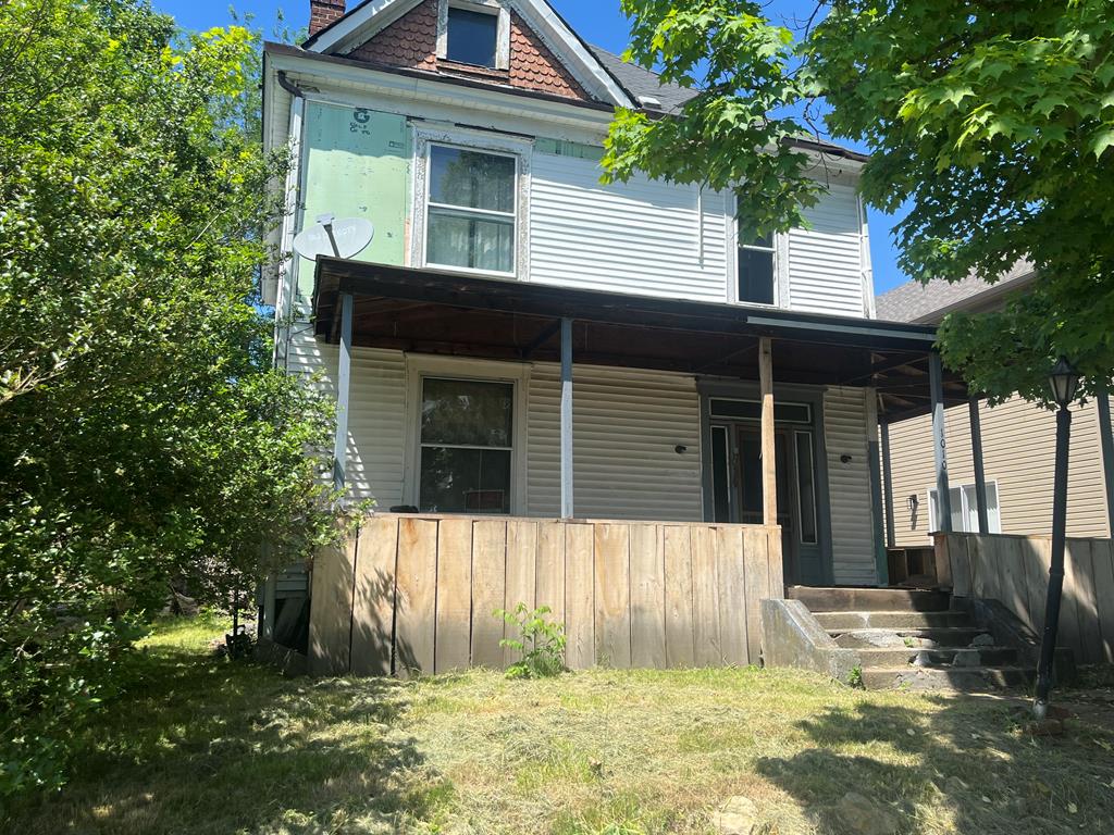 6th St, Moundsville, WV 26041