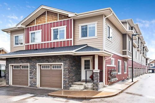 22 W Coach Manor Sw, Calgary, AB, T3H1R7 | Card Image