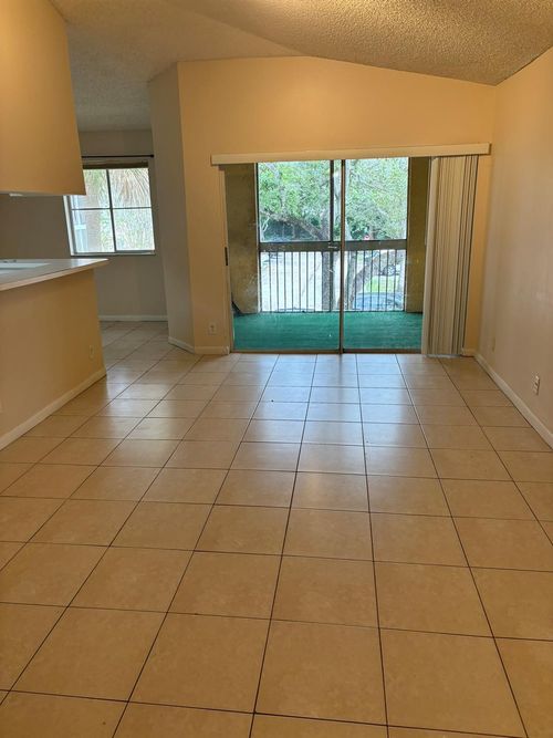 822-9833 Westview Dr, Coral Springs, FL, 33076-2598 | Card Image