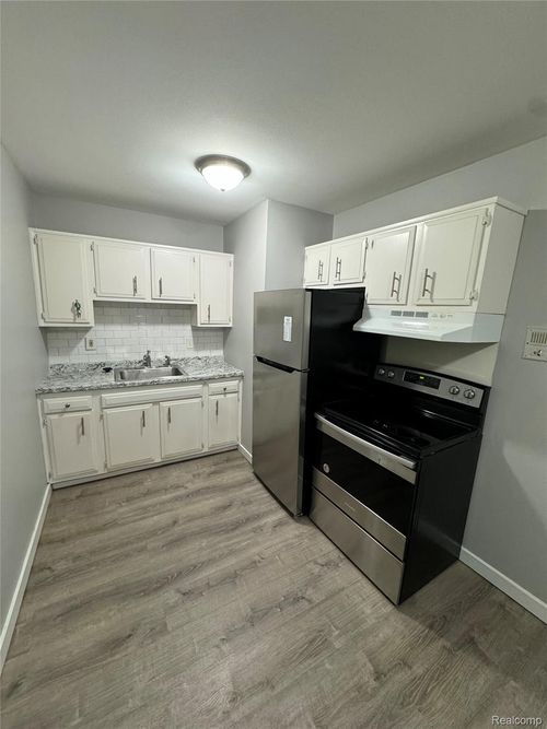 apt-6-5630 Pardee Ave, Dearborn Heights, MI, 48125-2450 | Card Image