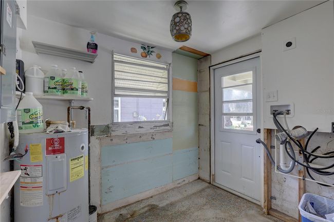 13313 2 Nd St E, House other with 2 bedrooms, 1 bathrooms and null parking in Madeira Beach FL | Image 12