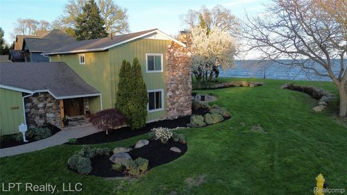 6210 Sterling Dr, Newport, MI, 48166-9649 | Card Image