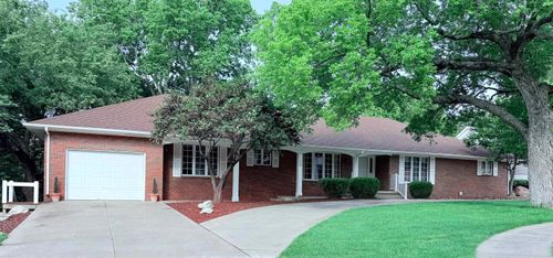 111 Elm St, Marion, KS, 66861-1521 | Card Image