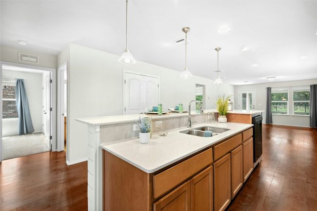Dining Area & Kitchen | Image 8