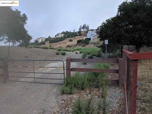 0 Redwood Rd, Oakland, CA, 94619-1562 | Card Image