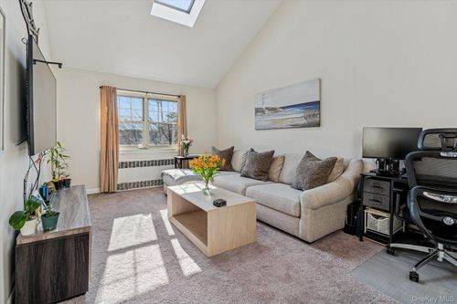 b-411 Merrick Rd, Rockville Centre, NY, 11570-5426 | Card Image