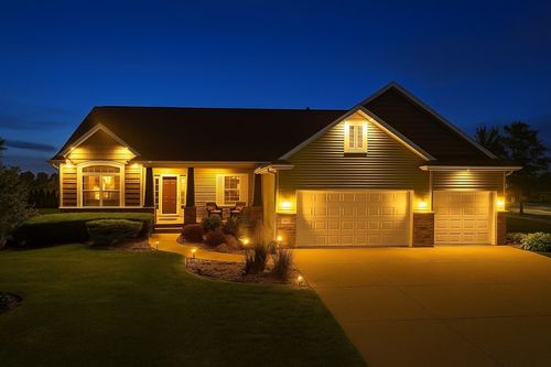 6702 Country Ridge Dr Nw, Palo, IA, 52324-7002 | Card Image