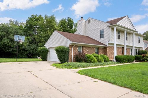5016 Patrick Rd, West Bloomfield, MI, 48322-1543 | Card Image
