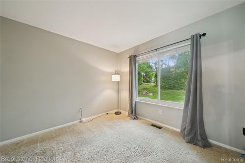 4188 Hardwich Dr, Waterford Twp, MI, 48329-2386 | Card Image