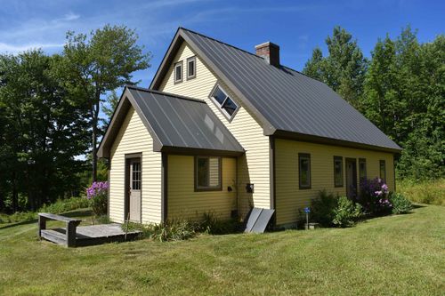 1982 Robtoy Rd, Lowell, VT, 05847-9572 | Card Image