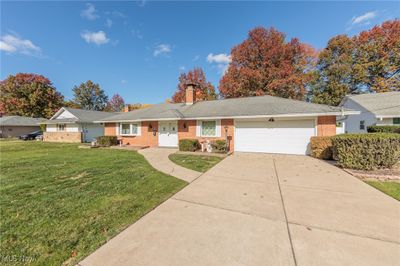 25921 Euclid Chagrin Parkway, House other with 3 bedrooms, 2 bathrooms and null parking in Richmond Heights OH | Image 2