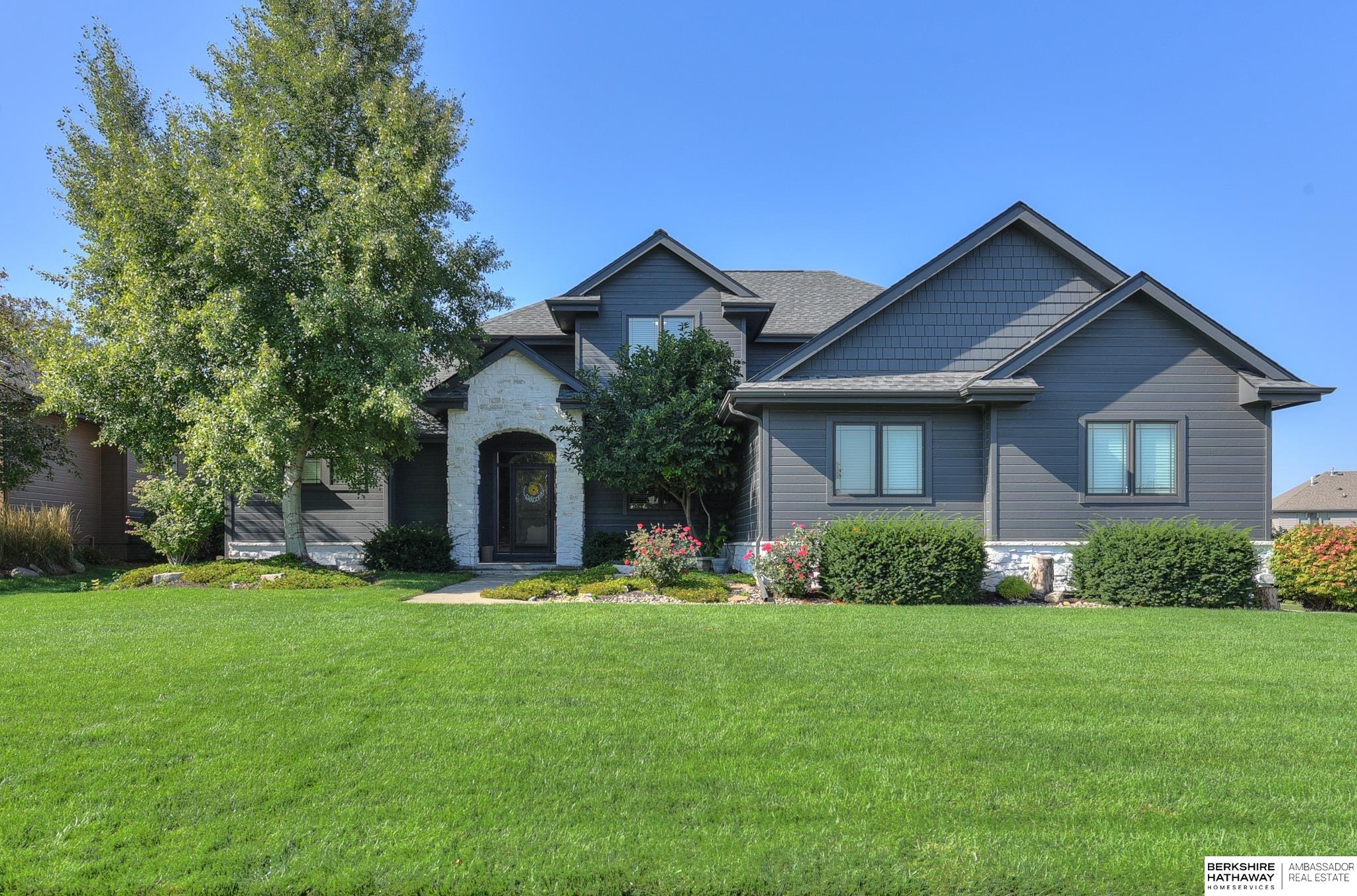Sherwood Ave, Omaha, NE 68116