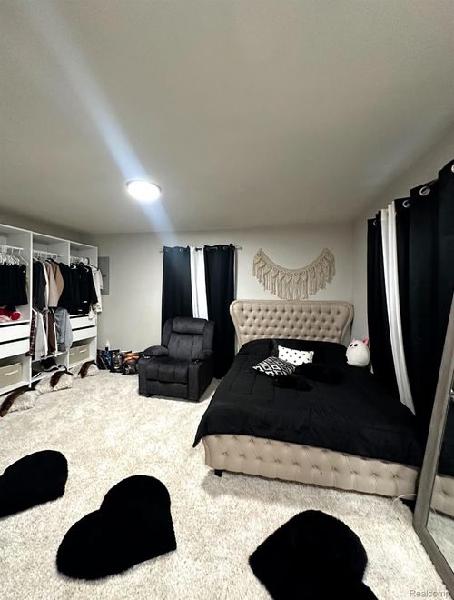 25926 Powers Ave, Dearborn Heights, MI, 48125-1427 | Card Image