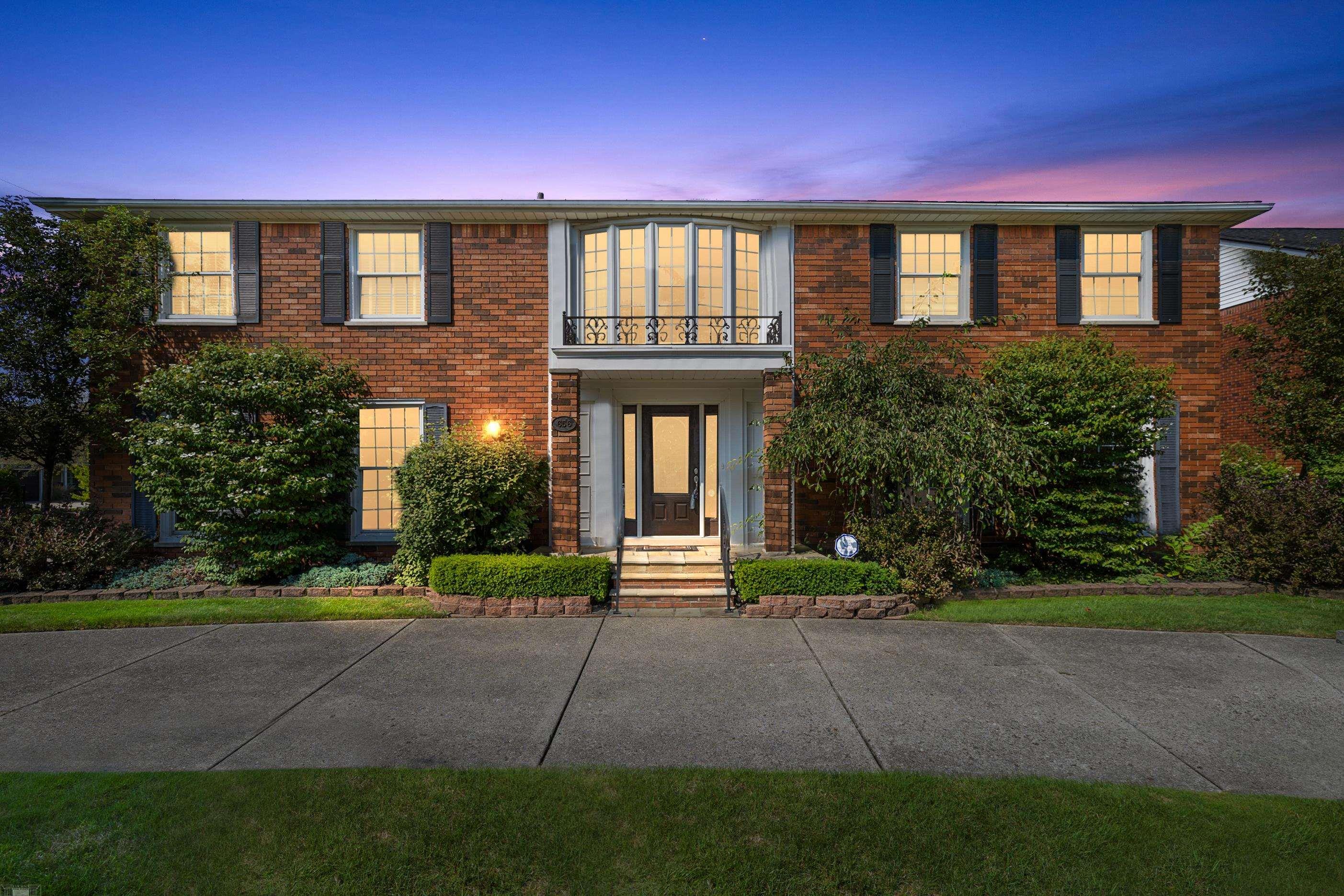 Canterbury Rd, Grosse Pointe Woods, MI 48236