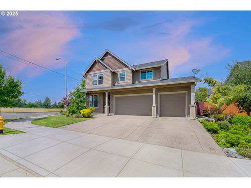 1402 Iris St, Woodburn, OR, 97071-5780 | Card Image