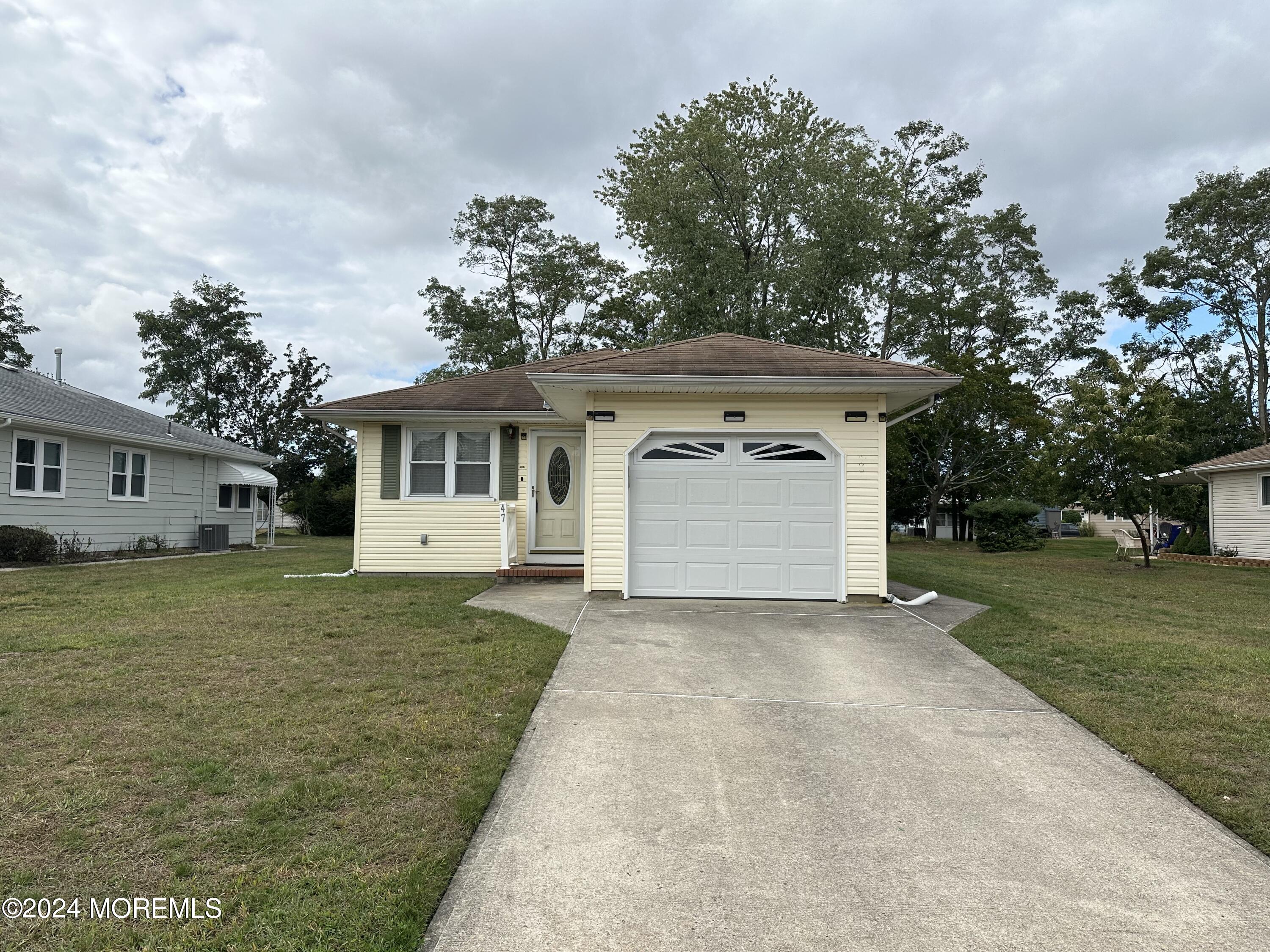 Bonaire Dr, Toms River, NJ 08757
