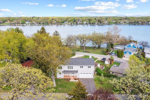 4520 W Shore Dr, Wonder Lake, IL, 60097-9135 | Card Image