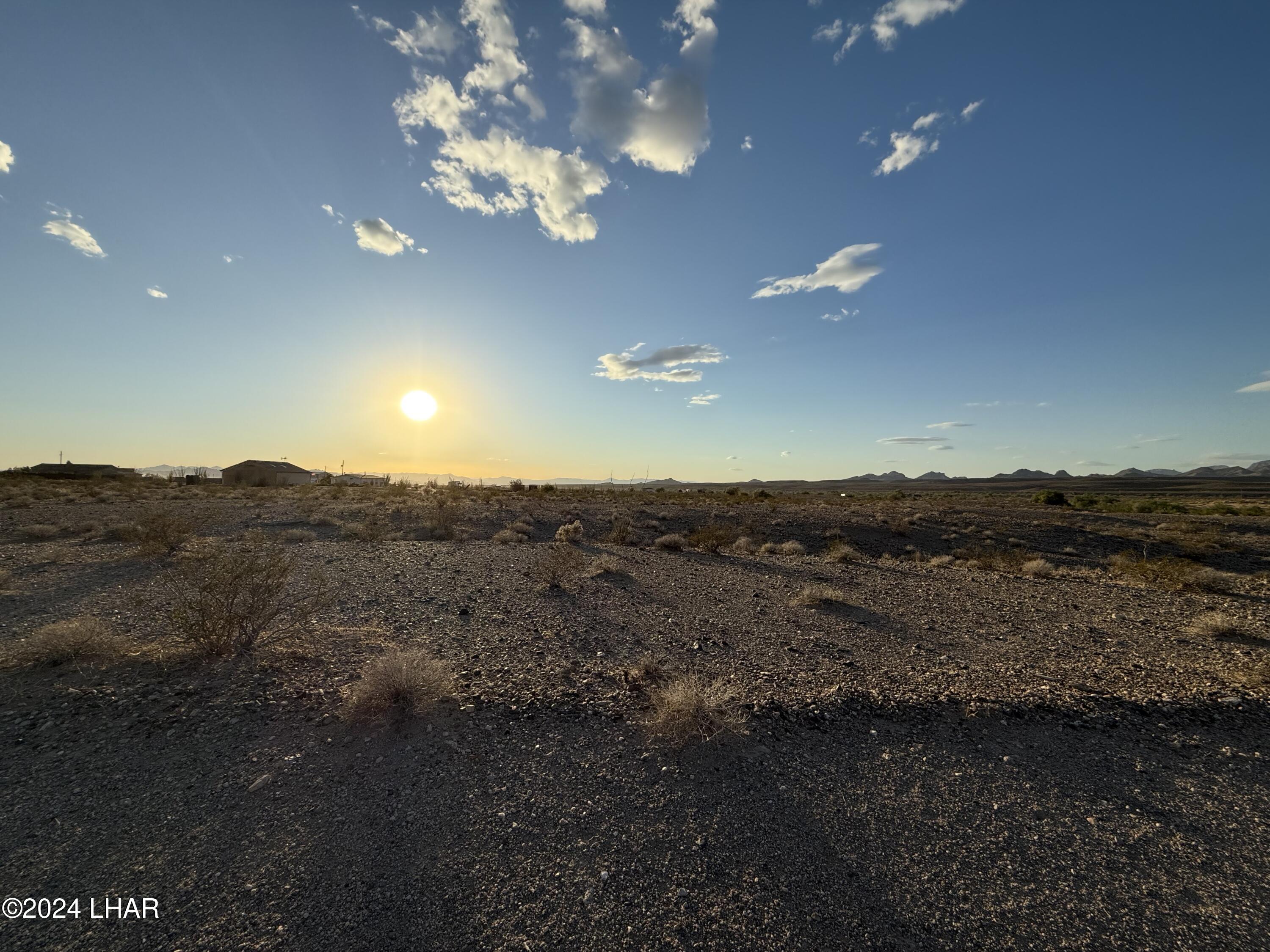 Land in Yucca 4