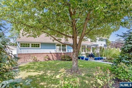 46 Greenwich Dr, Bergenfield, NJ, 07621-3608 | Card Image