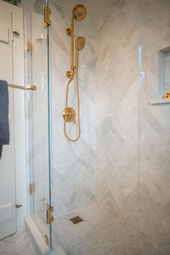 Beautiful Shower | Image 43