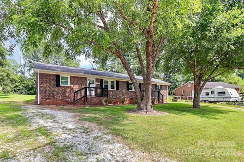 616 Temple St, Kings Mountain, NC, 28086-2352 | Card Image