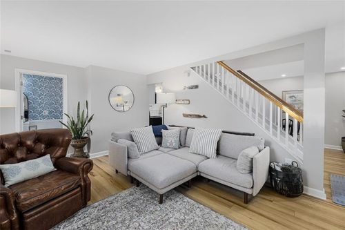4-208 Marlborough St, East Greenwich, RI, 02818-3633 | Card Image