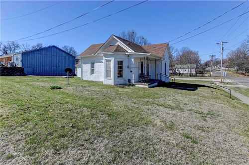 211 W Maple St, Plattsburg, MO, 64477-1253 | Card Image