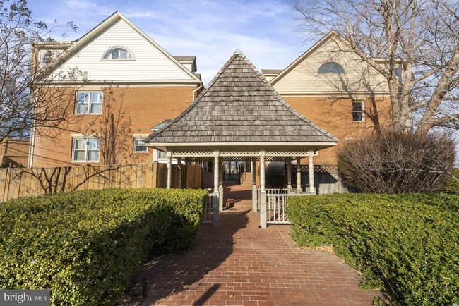 1537 Cedar Ave, Townhouse with 4 bedrooms, 5 bathrooms and null parking in MCLEAN VA | Image 5
