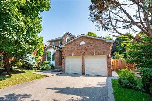 327 Northwood Dr, Oakville, ON, L6M1M8 | Card Image