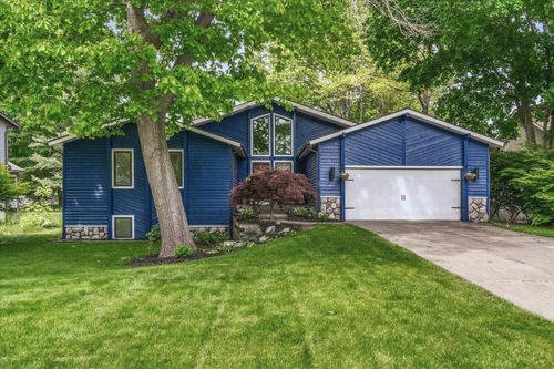 6767 Knollview Dr, Hudsonville, MI, 49426-9388 | Card Image