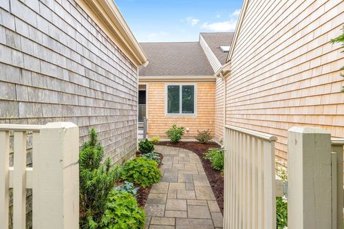 33-33 W Woods, Yarmouth Port, MA, 02675-1466 | Card Image
