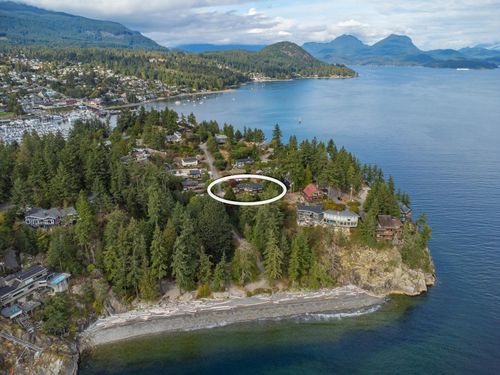 310 Georgia Dr, Gibsons, BC, V0N1V8 | Card Image