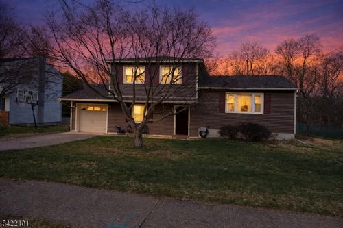 105 College View Dr, Hackettstown, NJ, 07840-1006 | Card Image