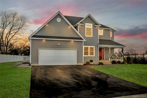 9 Shaw Ln, East Moriches, NY, 11940-1171 | Card Image