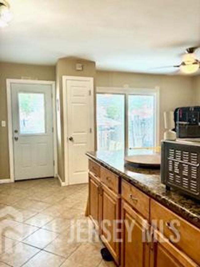 318 High St, Townhouse with 3 bedrooms, 2 bathrooms and null parking in Perth Amboy NJ | Image 18