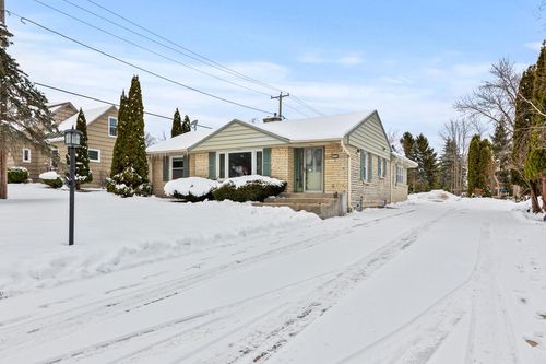 412 E Spooner Road, Fox Point, WI, 53217 | Card Image