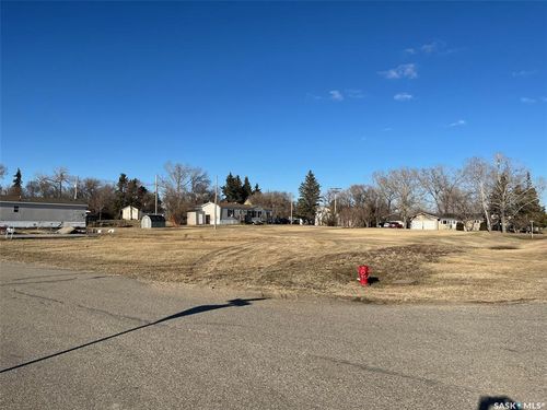 21 Adelaide St, Manor, SK, S0C | Card Image