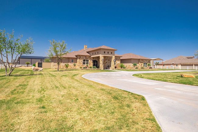 7113 E County Road 114, House other with 4 bedrooms, 4 bathrooms and 3 parking in Midland TX | Image 5